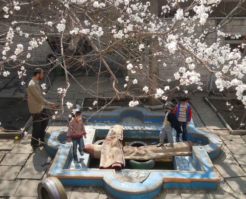 خانواده بزرگ شهید چمران نقاشی با ملیله کاغذی Image of 20170315 115900 495x400 خانواده بزرگ شهید چمران نقاشی با ملیله کاغذی