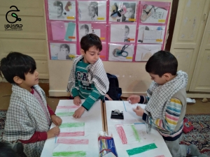 خانواده بزرگ شهید چمران هویت سازی برای کودکان با ساخت پرچم سه رنگ ایران