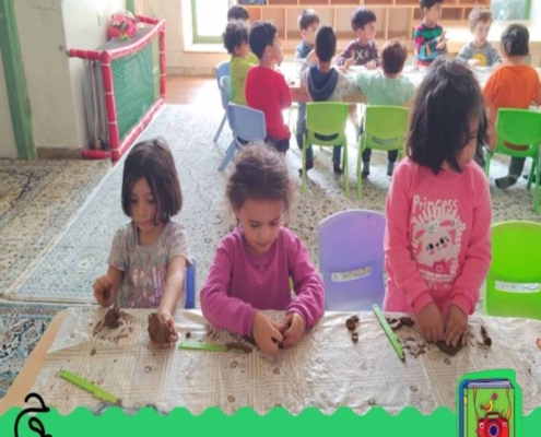 خمیر بازی بچه ها