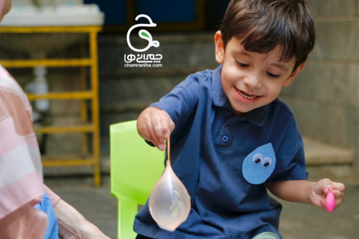 خانواده بزرگ شهید چمران کارگاه کاشفان آب و حباب