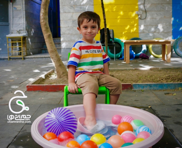 خانواده بزرگ شهید چمران کارگاه کاشفان آب و حباب