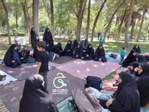 خانواده بزرگ شهید چمران ارتباط با خانواده؛ چگونه معلم و والدین یک تیم میشوند؟ Image of 1 2 300x225 خانواده بزرگ شهید چمران ارتباط با خانواده؛ چگونه معلم و والدین یک تیم میشوند؟