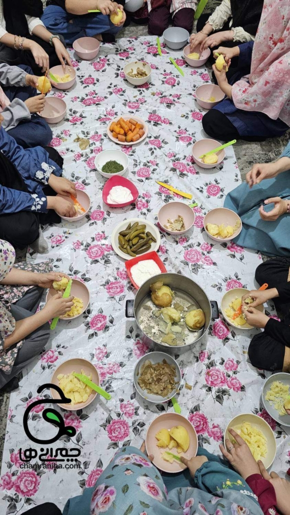 خانواده بزرگ شهید چمران یادگیری مهارتهای زندگی با سالاد سیب زمینی در مدرسه Image of 2 17 580x1030 خانواده بزرگ شهید چمران یادگیری مهارتهای زندگی با سالاد سیب زمینی در مدرسه