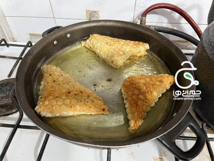 خانواده بزرگ شهید چمران پخت سمبوسه؛ تجربه‌ای خوشمزه برای یادگیری مهارت‌های زندگی