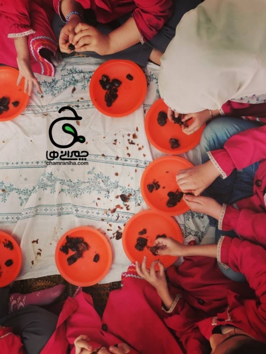 خانواده بزرگ شهید چمران رنگینک جنوبی؛ تجربهای خوشمزه برای یادگیری مهارتهای زندگی Image of 6 5 529x705 خانواده بزرگ شهید چمران رنگینک جنوبی؛ تجربهای خوشمزه برای یادگیری مهارتهای زندگی