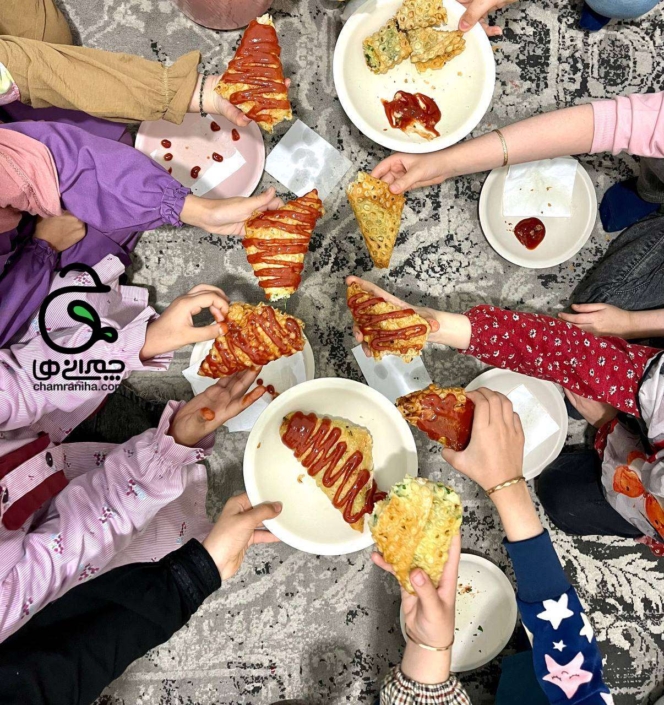 خانواده بزرگ شهید چمران پخت سمبوسه؛ تجربه‌ای خوشمزه برای یادگیری مهارت‌های زندگی