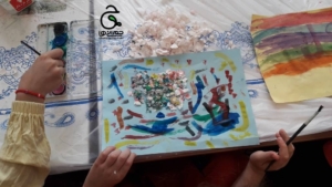 خانواده بزرگ شهید چمران نقاشی با پوست تخم مرغ