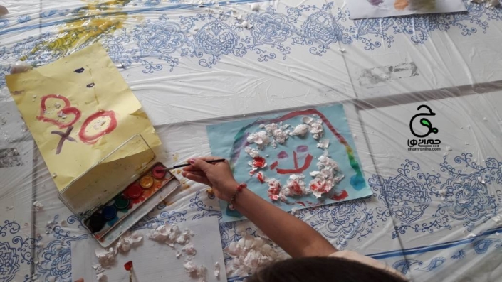 خانواده بزرگ شهید چمران نقاشی با پوست تخم مرغ