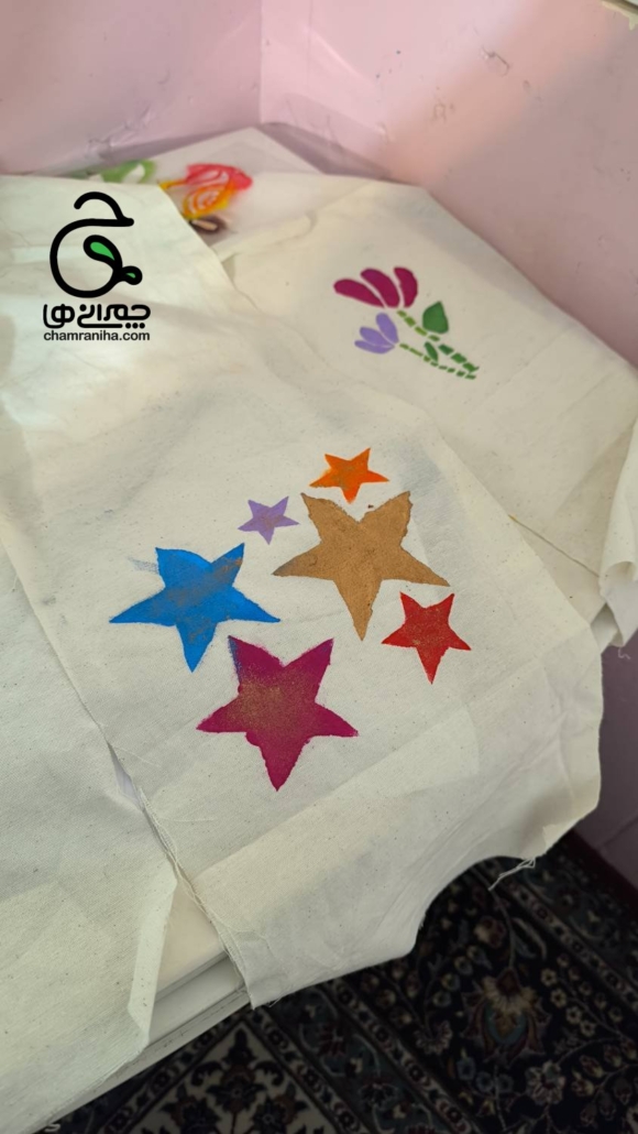 خانواده بزرگ شهید چمران چاپ روی پارچه با رنگ