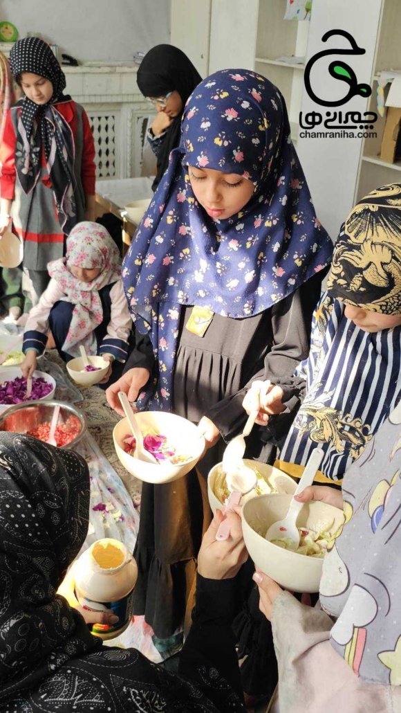 خانواده بزرگ شهید چمران سالاد انار و کلم؛ تجربه‌ای خوشمزه برای یادگیری مهارت‌های زندگی