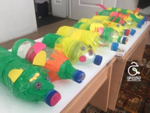 خانواده بزرگ شهید چمران ساخت عروسک با بطری بازیافتی