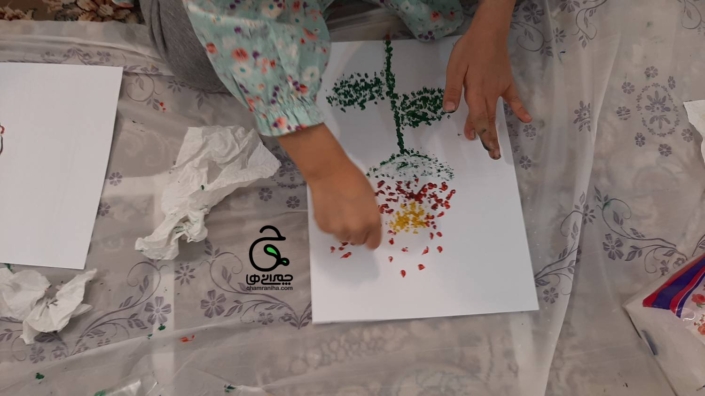 خانواده بزرگ شهید چمران نقاشی با گوش‌ پاک‌ کن