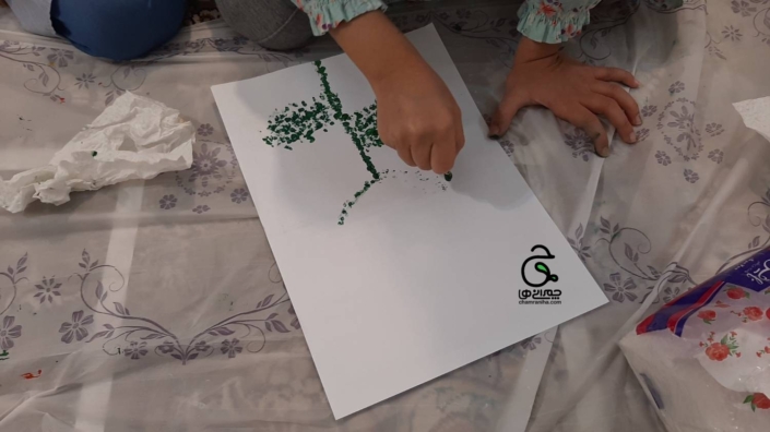 خانواده بزرگ شهید چمران نقاشی با گوش‌ پاک‌ کن