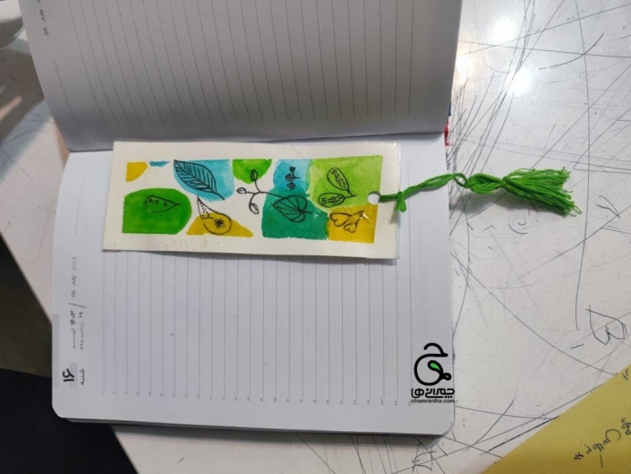 خانواده بزرگ شهید چمران ساخت نشانگر کتاب